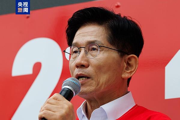 在野党总统候选人李在明来势汹汹 韩执政党能否“尹”退为进?