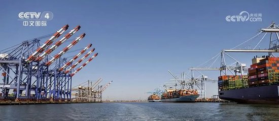 “我会盯着你”!沃尔玛将涨价,特朗普破防:怎么能怪关税,你赚了几十亿该吞下关税!更多美企加入涨价行列