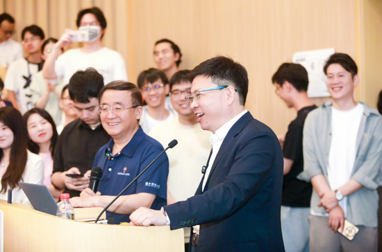 创新创业大讲堂|余承东:构筑自主可控的鸿蒙操作系统与生态体系