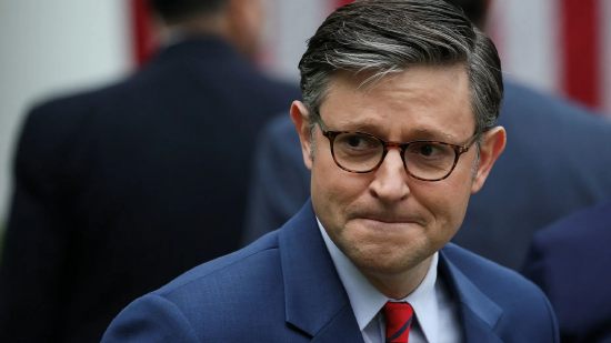 美国众议院议长约翰逊强调最后期限的重要性,“历史性”预算法案即将重新投票