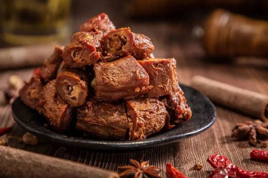 绝味鸭脖中年危机背后,卤味江湖告急?