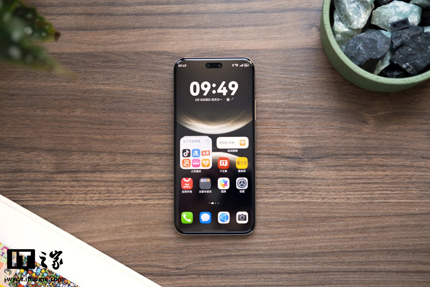 【IT之家图赏】华为 nova 14 Ultra 实拍：全新星耀环、经典格纹，一眼吸金