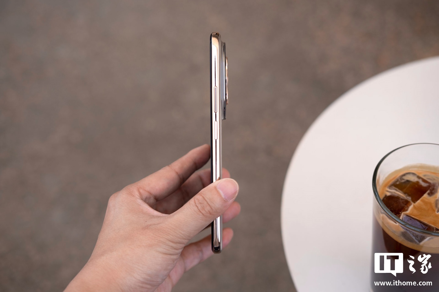 【IT之家图赏】华为 nova 14 Ultra 实拍：全新星耀环、经典格纹，一眼吸金