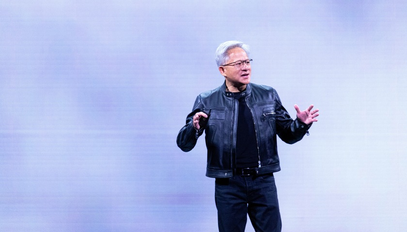 黄仁勋：全球一半AI人才都是中国人，美相关限制令是个错误