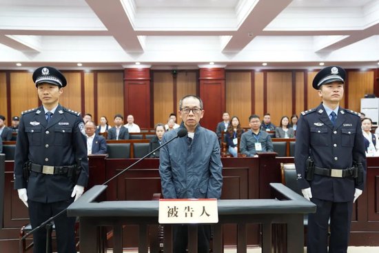 中信银行资产管理业务中心原副总裁罗金辉受贿案一审开庭