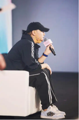 一巾难求! 黄子韬卫生巾断货,首批使用者感受如何?