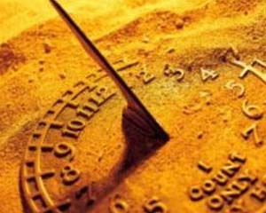 如何理解宏观经济调控与金融市场变动关系？这种变动对投资决策有何影响？