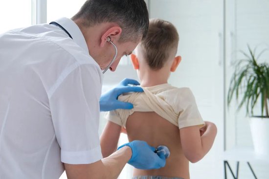 男大学生，正在批量减少