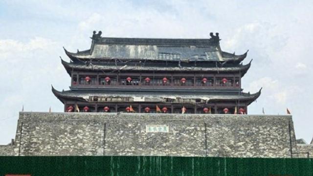 凤阳鼓楼瓦片脱落背后：涉事公司十年前曾因违规施工致文保建筑被烧毁