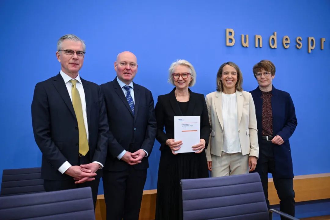 欧元区经常账户创纪录，全球资金抛弃美元投奔欧洲？