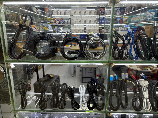 重生的TA | “不躺平”的华强北老板：两招，撕破价格战困局！