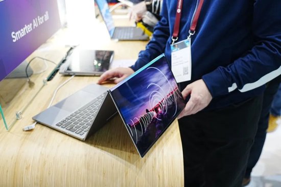 24/25财年净利大增四成!联想集团「AI十年」迎来开门红