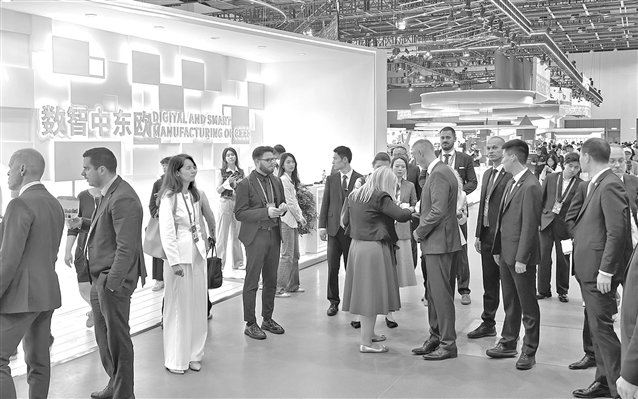 第四届中国―中东欧国家博览会暨国际消费品博览会开幕 “洋面孔”看好中国市场 “土特产”尽是科技好物