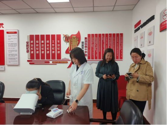 鹰瞳科技AI眼底筛查 开启呼和浩特铁路职工健康管理智能新时代