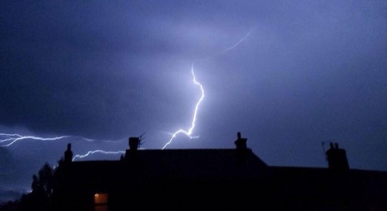 如何理解伦敦市场贴水的情况？贴水对市场有什么影响？