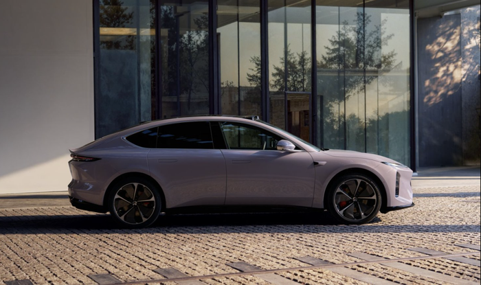 急着第四季度盈利的蔚来汽车不再固执