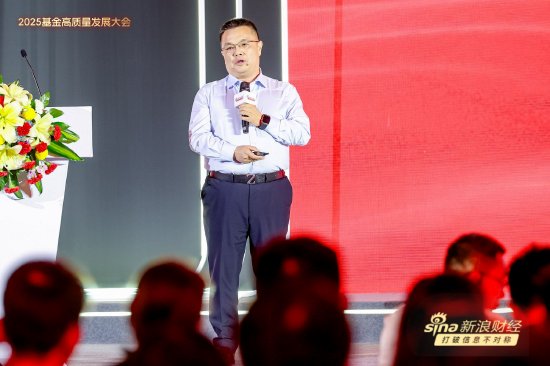 韦洪波爆料：一位很牛的“基金一哥”，济安从没评级过，风格太漂移，把开放基金搞成一个封闭的