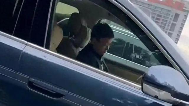 深圳交警回应“余承东疑似开车睡觉”：睡觉等行为影响安全，不允许
