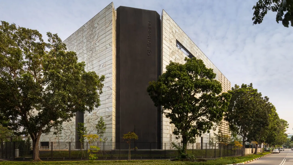 “特朗普动荡”下涌起实物黄金抢购潮，全球富豪聚焦新加坡金库！