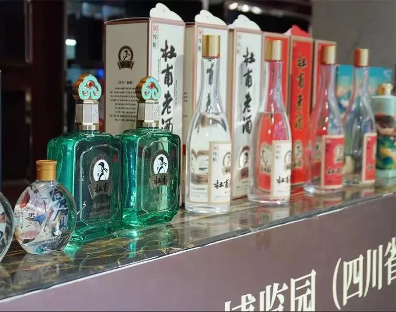 杜甫酒业的资本魔术能玩多久？