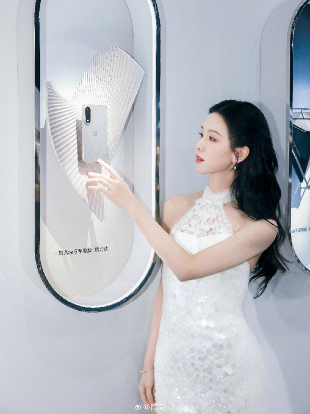 电竞三芯 游戏至尊 一加 Ace 5 至尊系列售价 2499 元起