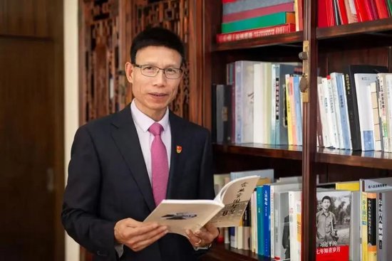 60岁浙商大佬，被采取强制措施！4天前还参加业绩说明会，3天前辞任董事长！长子紧急接班，公司股价跌超4%