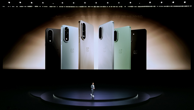 一加Ace 5 至尊系列发布：「电竞三芯」专攻游戏 2499元起