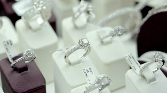 关税挡在前 钻石还能恒久远吗？