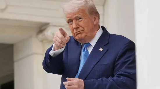 特朗普称赞美欧贸易谈判“积极进展”