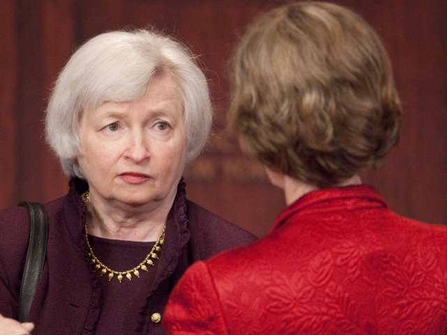 如何理解不同货币在投资中的价值衡量？不同价值衡量对投资有何影响？