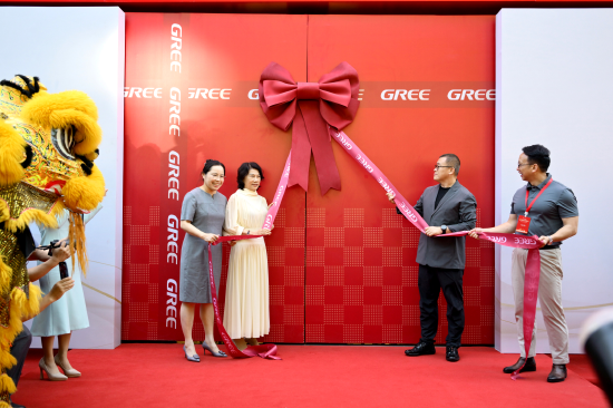 河南郑州董明珠健康家中原店开业，董明珠、新浪财经CEO邓庆旭联手为门店剪彩