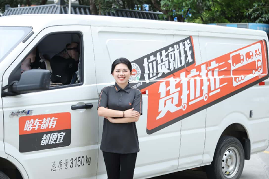 重生的TA | 方向盘翻身记！女司机的力量与柔情：货物扛肩上，女儿藏心头