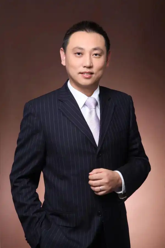 原九泰基金总经理严军加盟兴华基金