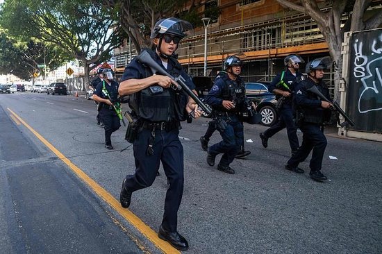 美国加州州长将就国民警卫队部署问题对政府提起诉讼