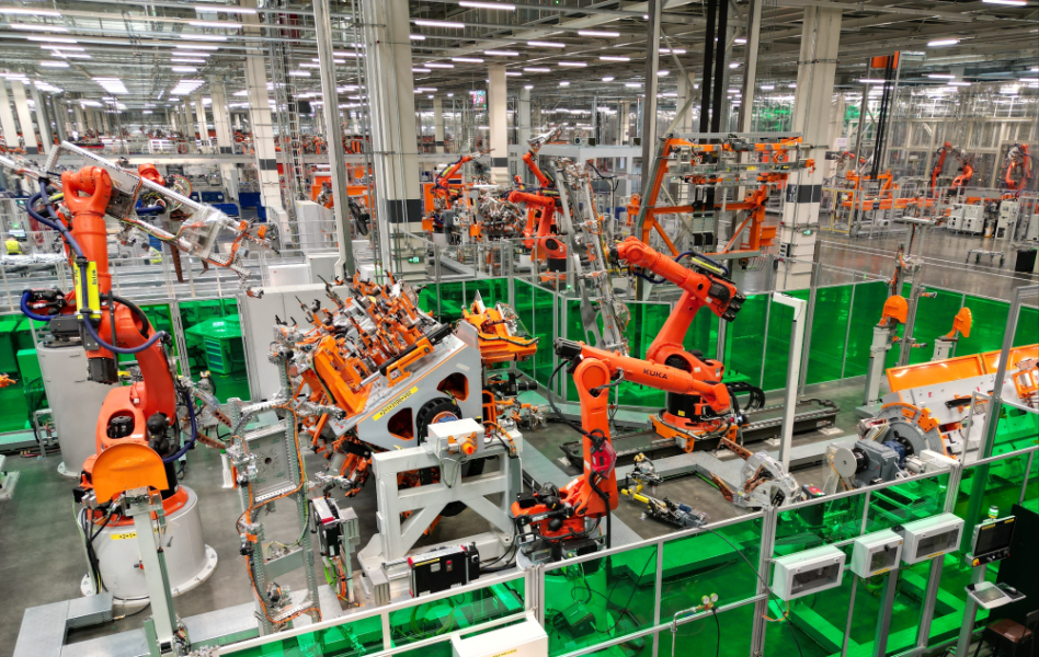 工信部严查车企“说一套做一套”,问题产品将公开通报,为恶性竞争“踩刹车”