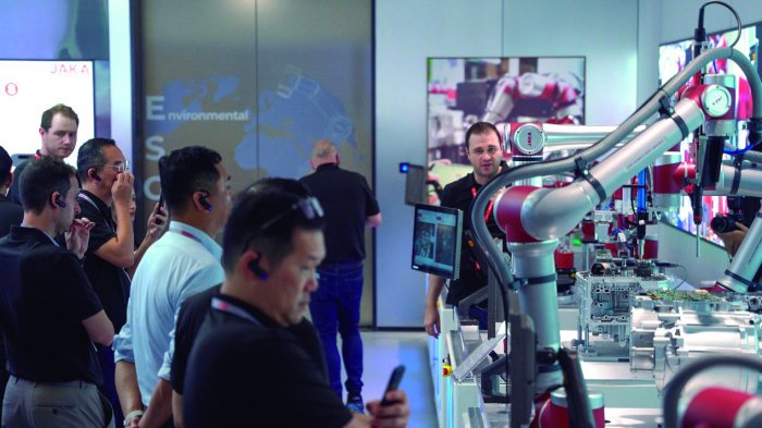 具身智能“变身” 非人形机器人抢滩工业场景