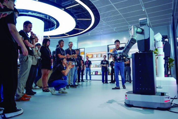 具身智能“变身” 非人形机器人抢滩工业场景