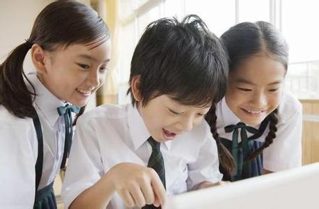 如何评价特定学校教育质量？评价该学校要考量哪些方面？