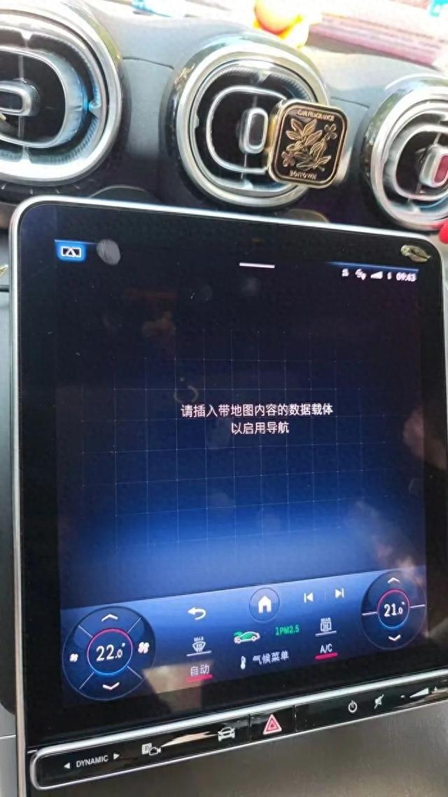 多名奔驰车主称车机系统疑似崩溃，官方：正在紧急排查修复