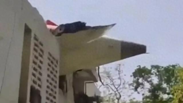 印度一波音787客机坠毁机上242人、地面5名学生遇难！我驻印度使馆：机上无中国籍乘客