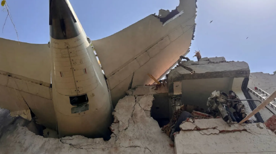 印度一波音787梦想客机坠毁:机上242人全部遇难 地面也有伤亡