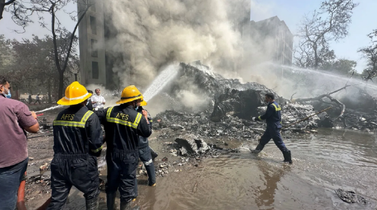 印度一波音787梦想客机坠毁:机上242人全部遇难 地面也有伤亡