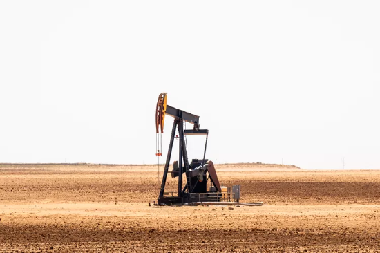 原油价格飙升 石油相关股票上涨