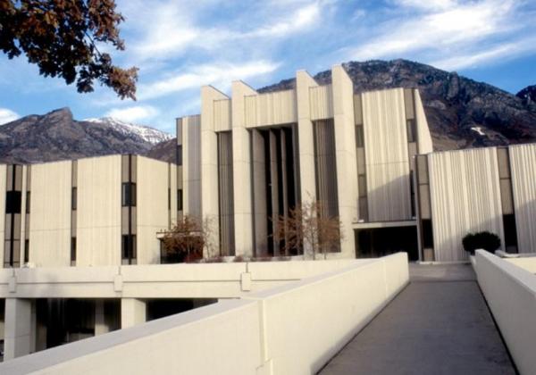 如何选择适合的金融服务而不是聚焦特定机构？不同金融服务的优势在哪？