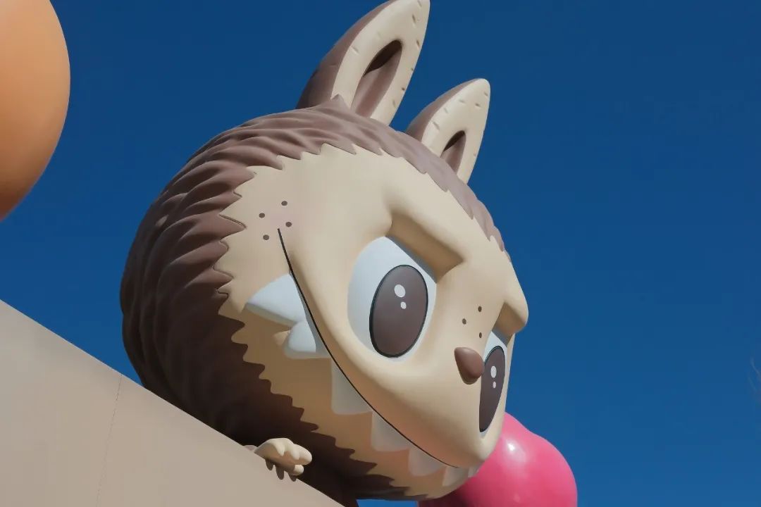 LABUBU一只难求！中国潮玩，何以潮向世界？