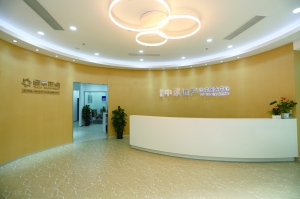 如何分析地产企业战略调整的原因？这种调整对行业格局有什么影响？