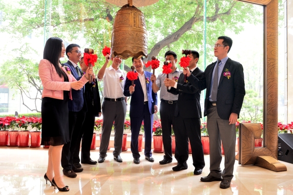 企业增挂牌子与期货有什么关联？这种关联对企业有何影响？