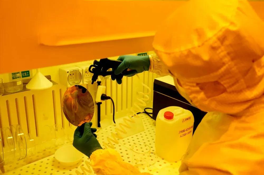 用意念玩游戏？我国成功开展首例侵入式脑机接口临床试验