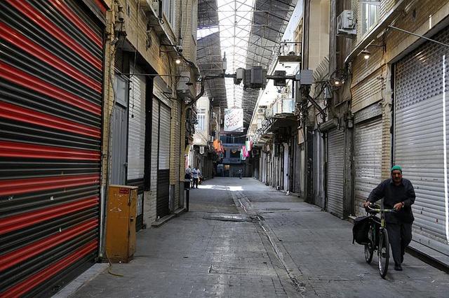 出城拥堵，加油限额，通讯不畅……听在伊中国人讲述在战火下撤离伊朗