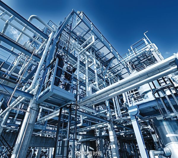 国内油价迎年内第二大涨幅，加满一箱油将多花10元